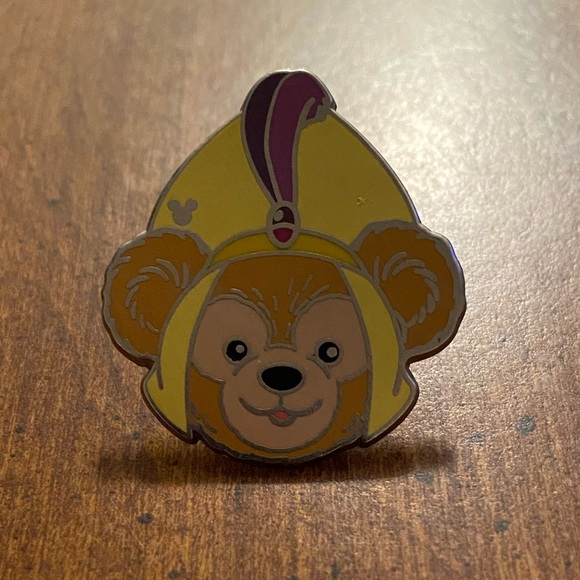 Disneyland Hidden Mickey Cast Series - Duffy's Hats Collection Pin Aladdin - Picture 2 of 7